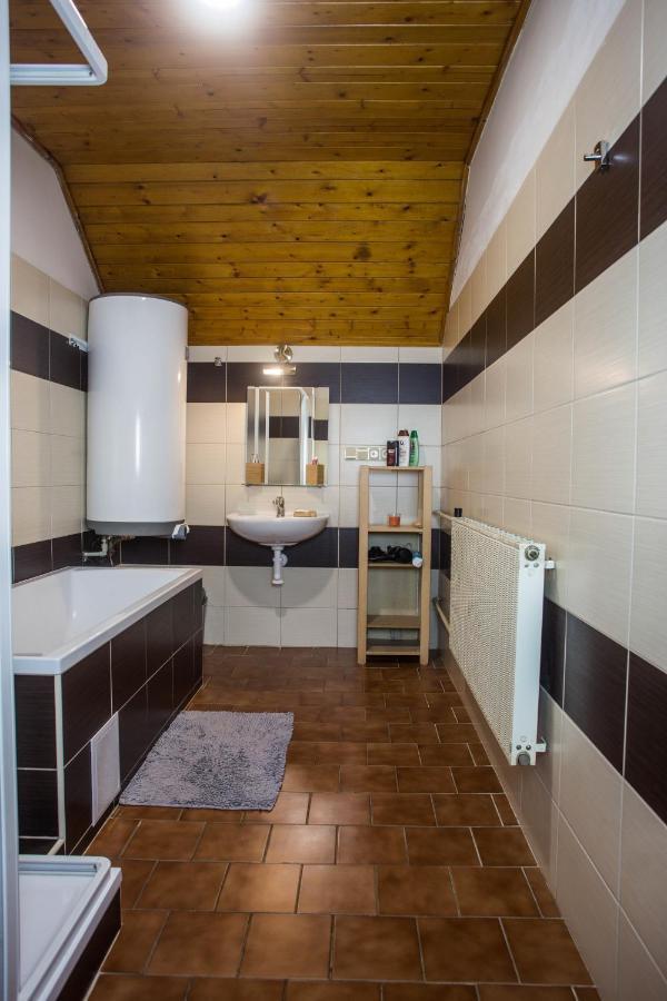 Apartmany Ve Mlejne Cachrov Exterior photo