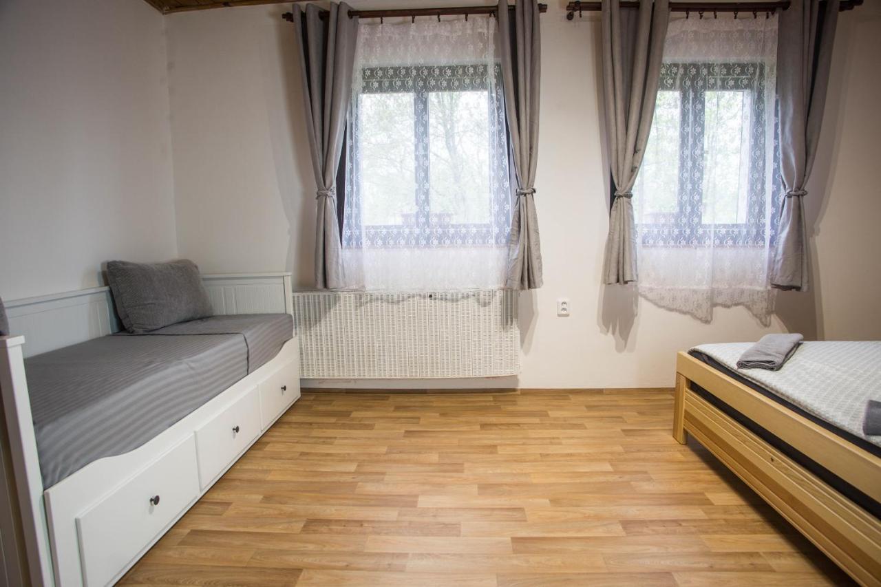 Apartmany Ve Mlejne Cachrov Exterior photo