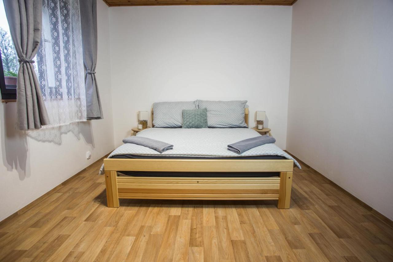 Apartmany Ve Mlejne Cachrov Exterior photo