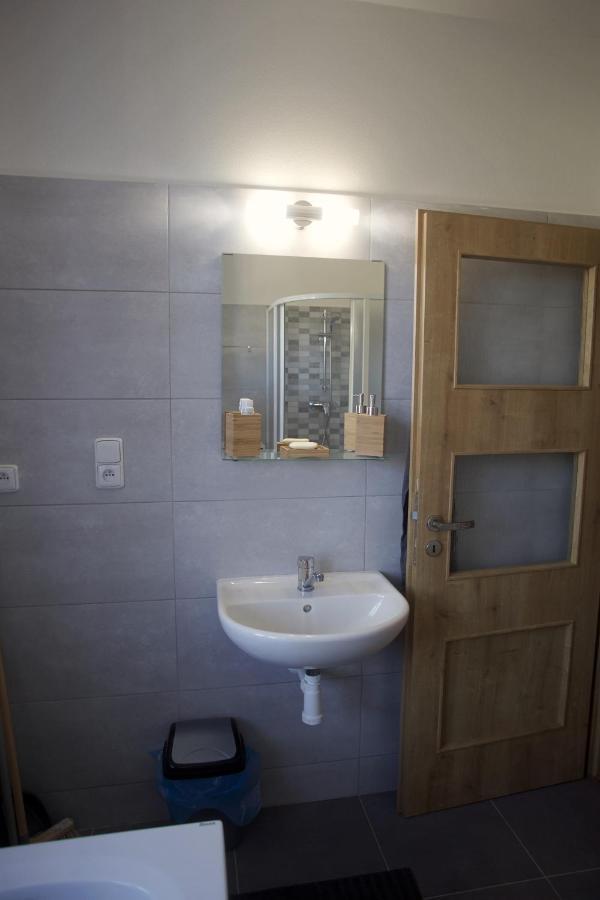 Apartmany Ve Mlejne Cachrov Exterior photo