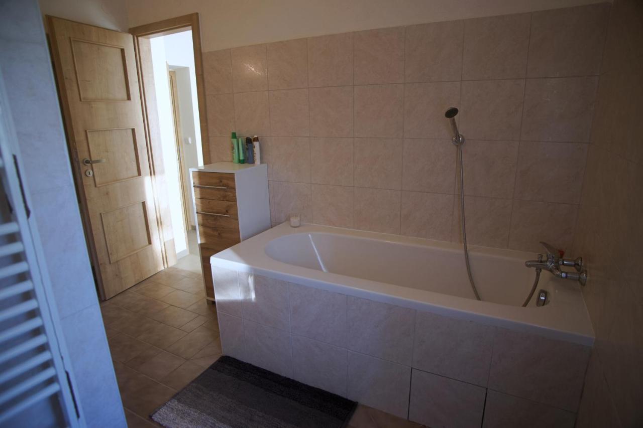 Apartmany Ve Mlejne Cachrov Exterior photo
